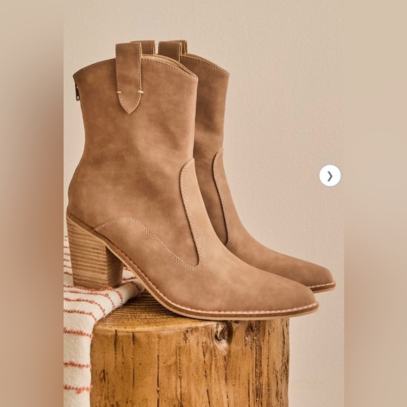 NWT Altar’d State Tara Ankle Western Heeled Booties - Picture 1 of 12